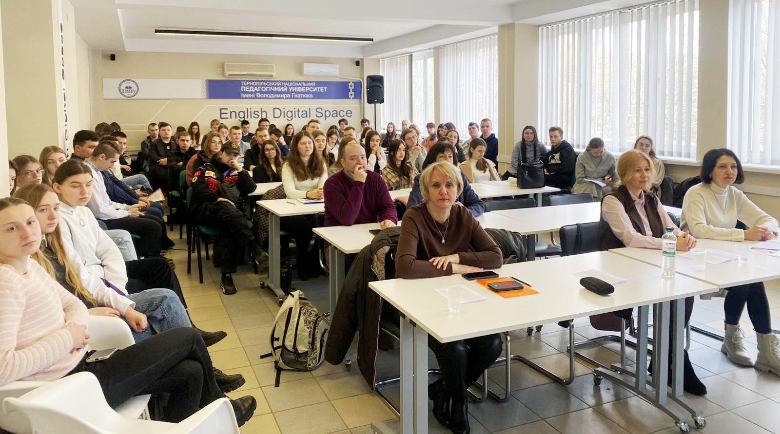  Під час пленарного засідання.jpg